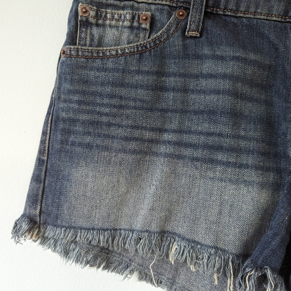 Lucky Brand Women's 8/29 The Cut Off Button Fly Denim Shorts - Picture 6 of 10